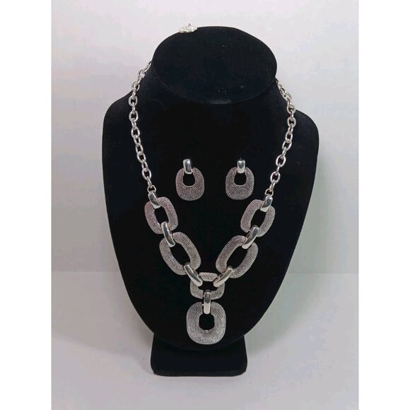 Trifari Jewelry - Vtg Crown Trifari Silver Tone Chunky Large Chain Link Textured Necklace Earrings